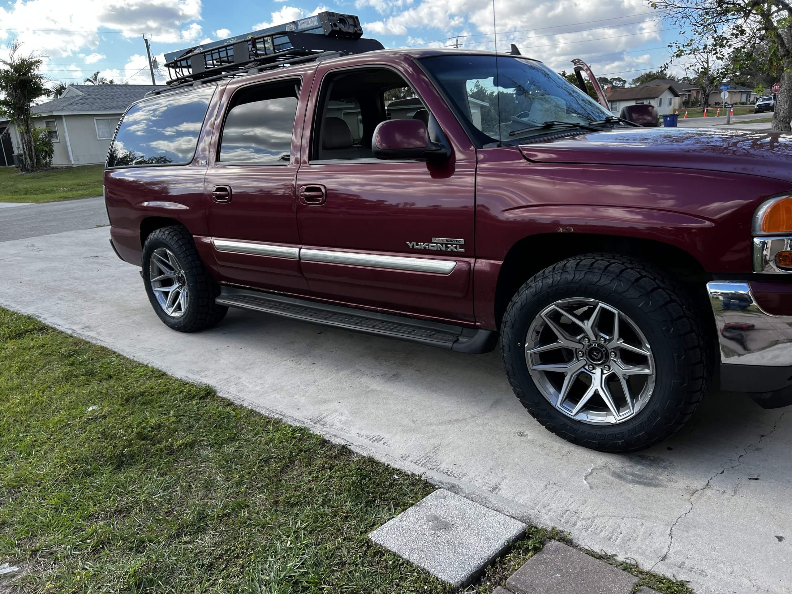 Home 55 2006 GMC Yukon XL SLT