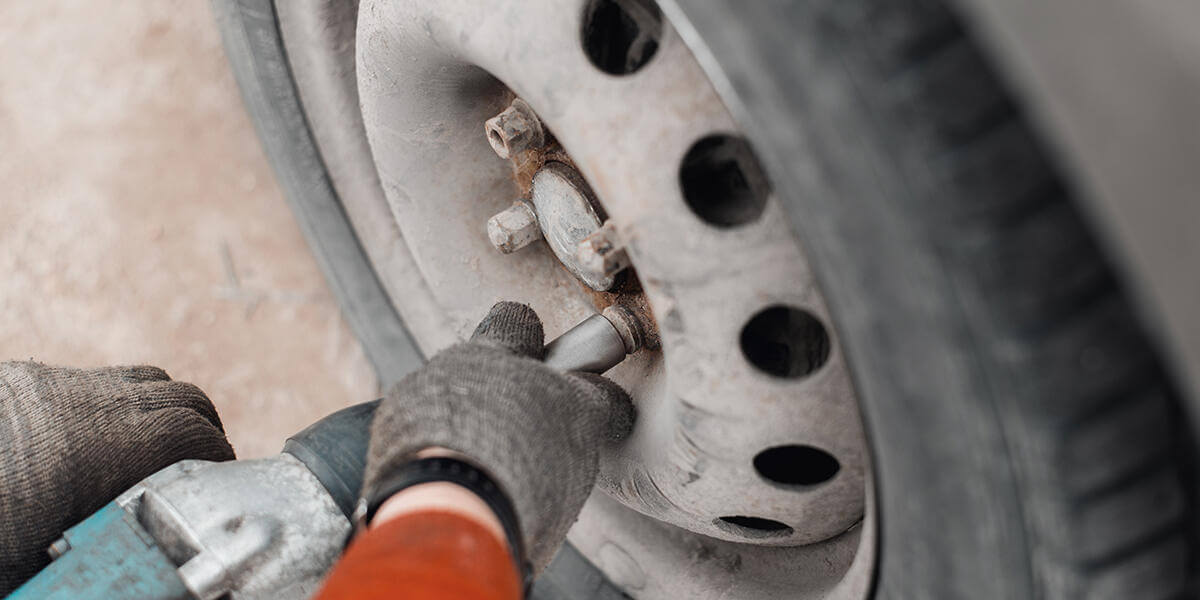 how to remove a stripped lug nut
