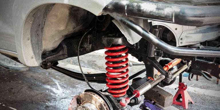 are shocks and struts the same thing